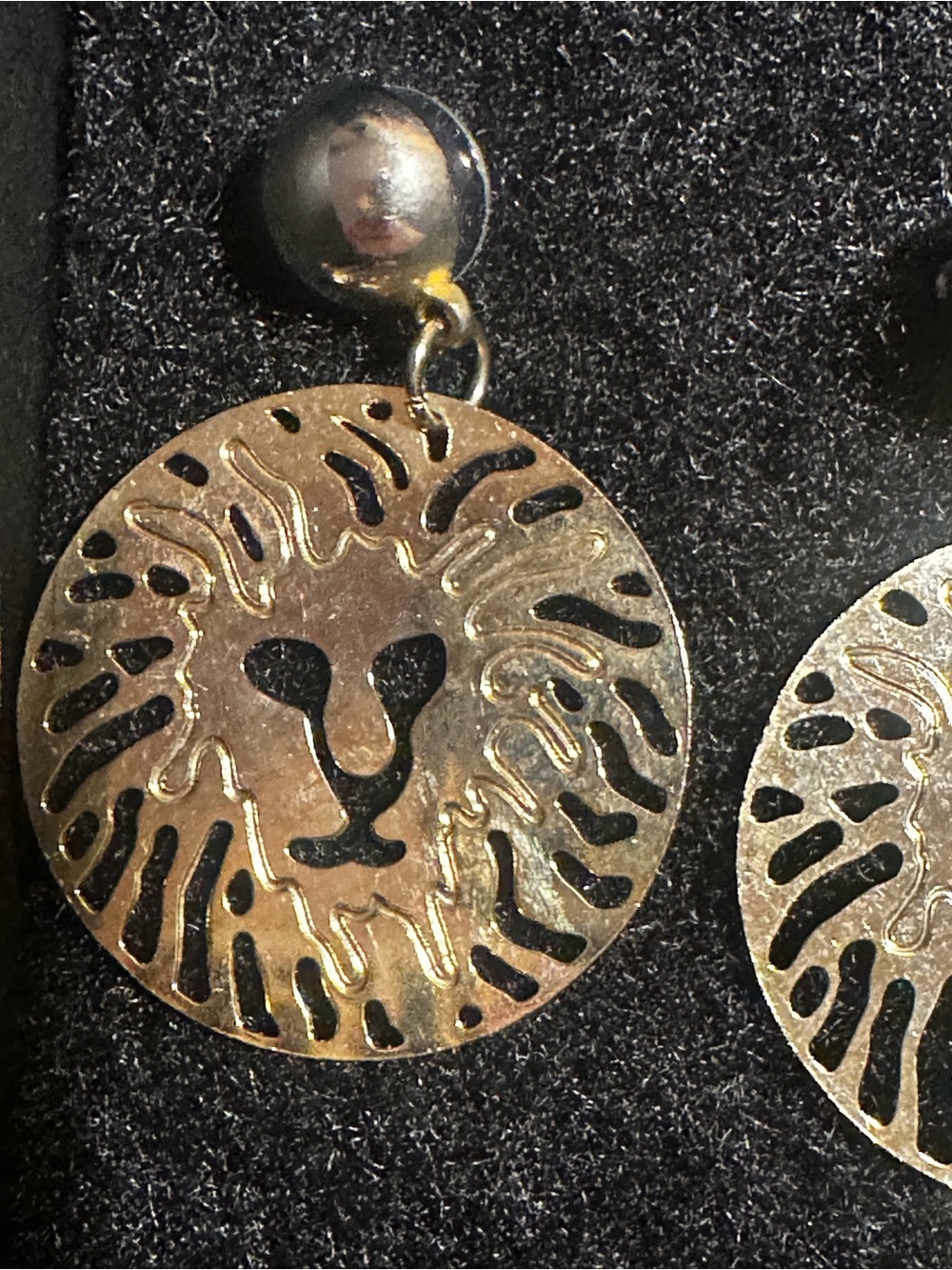 Vintage Anne Klein earrings gold toned - Picture 2 of 3